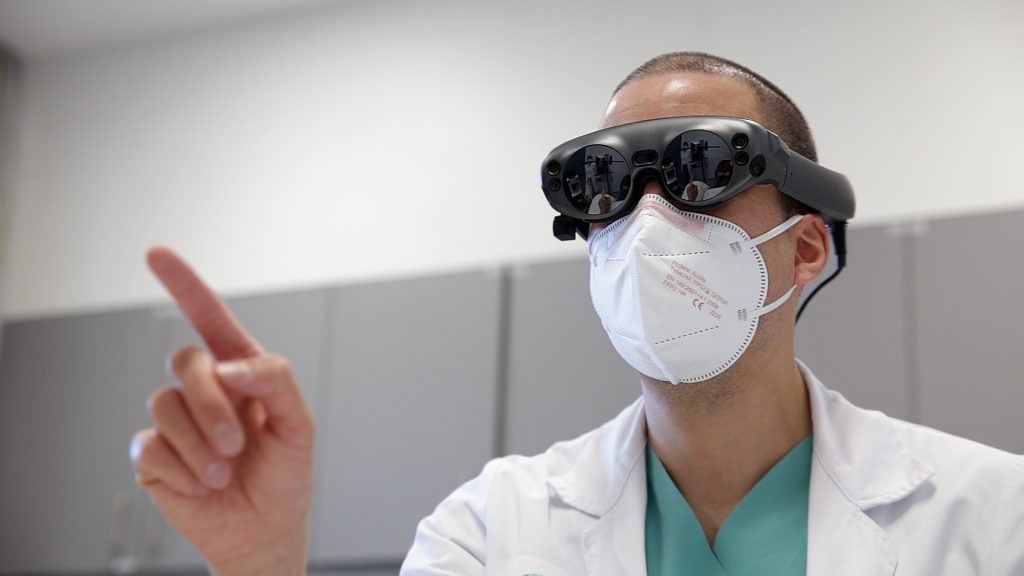 Augmented Reality Interaktion mit vizARd Daten durch einen Chirurgen